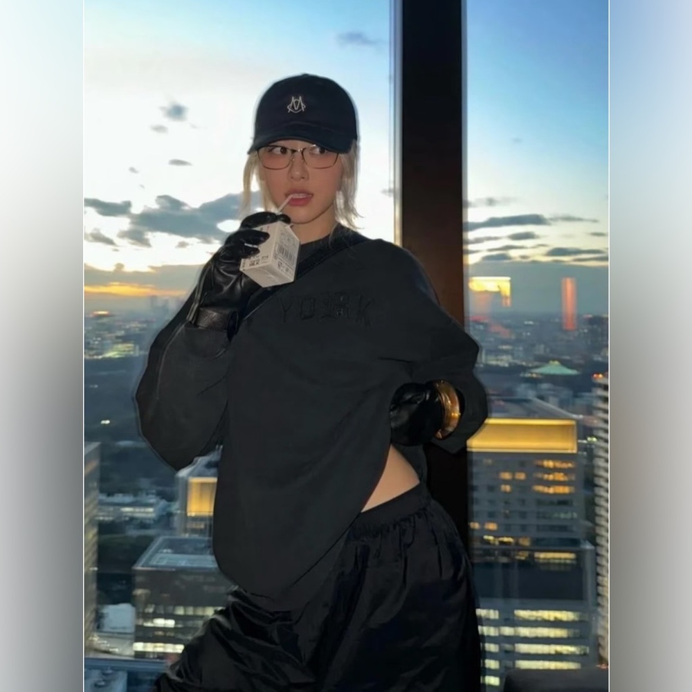 R13 OVERSIZED NEW YORK CREWNECK Blackout｜L｜the same item as Rosé wears
